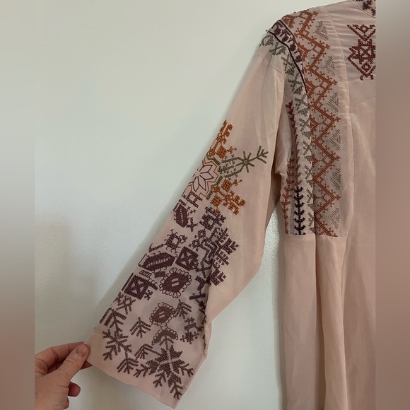 Boys Johnny Was Hayes Blouse in Dusty Pink Embroidered Silk Henley Top S - Picture 8 of 10